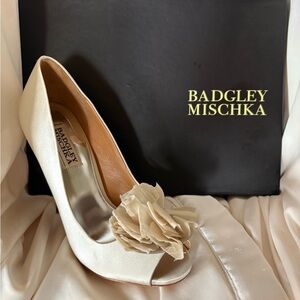 Badgley Mischka Ivory Floral Peep Toe Heels